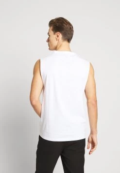 Pier One 3 PACK - T-shirt basique Bonne Qualité t-shirts & polos col rond homme -Pas Cher Pier One Boutique a9eda1483b324f9bb5e5f44f95d5a2f7