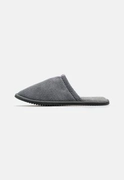 Pier One Chaussons Prix Bradés rond homme -Pas Cher Pier One Boutique ab81413dd2144cb28493a5f6a06bd9b0