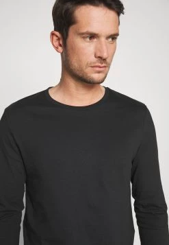 En promotion Pier One 2 PACK - T-shirt à manches longues t-shirts col rond homme 18 En promotion Pier One 2 PACK - T-shirt à manches longues t-shirts col rond homme -Pas Cher Pier One Boutique abe5f01df1c144a5b727bffa4e9f9909