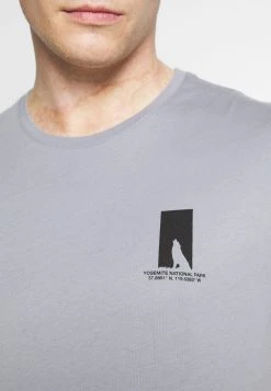 Pier One Assurance De l’Authenticité T-shirt imprimé t-shirts col rond homme 13 Pier One Assurance De l’Authenticité T-shirt imprimé t-shirts col rond homme -Pas Cher Pier One Boutique ae4d33d7e6374f96bf06b2a5e63c976e