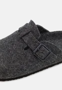 Pier One Prix De Rêve UNISEX - Chaussons sandales rond -Pas Cher Pier One Boutique b2155efd7bf548219c738e3d7e0757b9