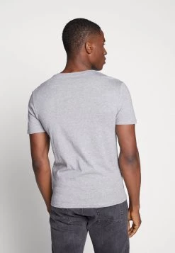 Pier One Prix Équitable 3 PACK - T-shirt basique t-shirts col en v homme 13 Pier One Prix Équitable 3 PACK - T-shirt basique t-shirts col en v homme -Pas Cher Pier One Boutique b3e2272097fd45d28e31884f564c0681