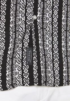 Pier One Chemise 50% Off De Vente chemises col revers homme -Pas Cher Pier One Boutique b4e3ab36a0cc4b79b9b71a9f3b8f439f