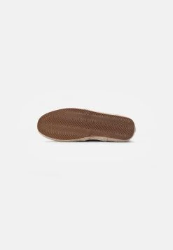 Pier One Espadrilles excellente qualité rond unisex 13 Pier One Espadrilles excellente qualité rond unisex -Pas Cher Pier One Boutique b57ec87a223a4485a67e690a0e2597e2