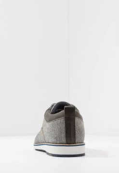 Pier One Chaussures à lacets Prix Ourlé derbies et richelieus rond homme 12 Pier One Chaussures à lacets Prix Ourlé derbies et richelieus rond homme -Pas Cher Pier One Boutique b643615d4873463992cc5af33f8fe9f1