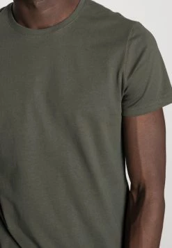 Prix Préférentiel Pier One 3 PACK - T-shirt basique t-shirts col rond homme 25 Prix Préférentiel Pier One 3 PACK - T-shirt basique t-shirts col rond homme -Pas Cher Pier One Boutique ba2abdb3c78c4a8bb5a16ee701db5a1d