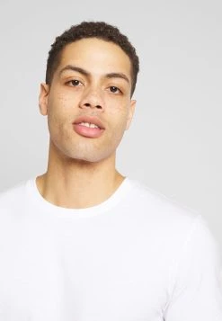 Soldes Pier One 3 PACK - T-shirt basique t-shirts col rond homme -Pas Cher Pier One Boutique bb58520a3fdd4addbd204975d9a479ed