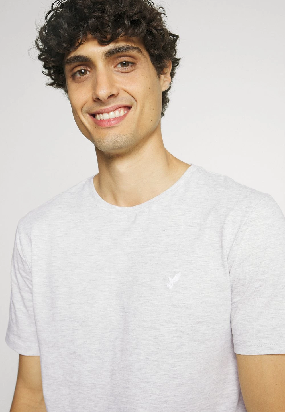 Pier One 5 PACK - T-shirt basique Prix Gelé t-shirts col rond homme 8 Pier One 5 PACK - T-shirt basique Prix Gelé t-shirts col rond homme – Image 6