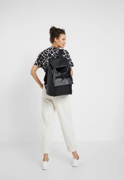 Pier One Réduction UNISEX - Sac à dos sacs compartiment pour pc portable -Pas Cher Pier One Boutique c22a4a8941e64e5e803fa5d490b82509