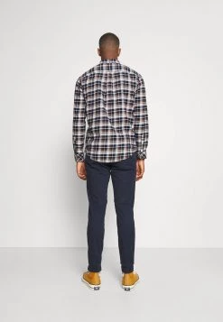 Pier One Chemise Prix Abordable chemises col à boutons homme -Pas Cher Pier One Boutique c2b78e4fde8840229734724424565470