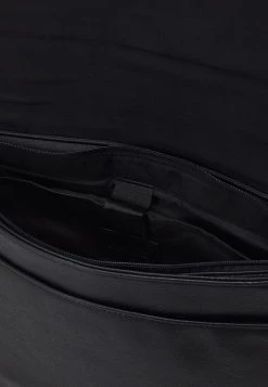 Pier One Sac bandoulière Garantie De Qualité 100% sacs compartiment pour pc portable homme 10 Pier One Sac bandoulière Garantie De Qualité 100% sacs compartiment pour pc portable homme -Pas Cher Pier One Boutique c7982f57fea2440993e365602acc7e63