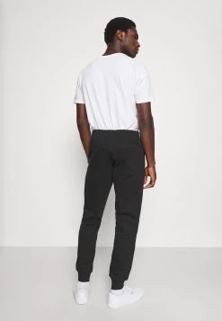 Pier One Meilleur Prix Garanti 3 PACK - Pantalon de survêtement pantalons normale homme 12 Pier One Meilleur Prix Garanti 3 PACK - Pantalon de survêtement pantalons normale homme -Pas Cher Pier One Boutique c8ec40e1a8b54e07a8e9f7ae21a021de