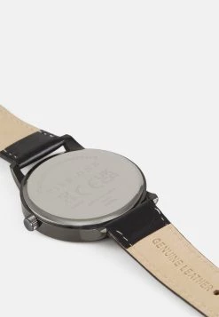 Pier One Prix Exclusifs Montre montres et bijoux boucle ardillon homme 8 Pier One Prix Exclusifs Montre montres et bijoux boucle ardillon homme -Pas Cher Pier One Boutique caf2f3bc9f574c1e8d32bb8651c30a1c