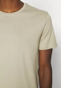 Prix Ourlé Pier One 5 PACK - T-shirt basique t-shirts & polos col rond homme 26 Prix Ourlé Pier One 5 PACK - T-shirt basique t-shirts & polos col rond homme -Pas Cher Pier One Boutique ccdceb9d79c24e32baab38b9f3eaa229