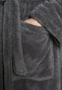 Prix Usine Pier One Peignoir sous-vêtements & chaussettes capuche homme -Pas Cher Pier One Boutique cf93ade5ba354168a1c753cb24d00deb