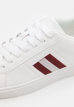 Pier One Rabais UNISEX - Baskets basses baskets & sneakers rond 13 Pier One Rabais UNISEX - Baskets basses baskets & sneakers rond -Pas Cher Pier One Boutique d5dc36b108bd4dd5bf7d9d8537c0998b