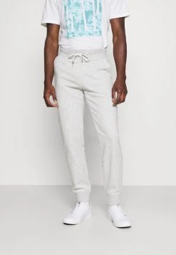 Pier One Meilleur Prix Garanti 3 PACK - Pantalon de survêtement pantalons normale homme 14 Pier One Meilleur Prix Garanti 3 PACK - Pantalon de survêtement pantalons normale homme -Pas Cher Pier One Boutique d679c40ba0d14e65a4301cbba3b7065f