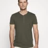 Pier One Prix Gelé T-shirt basique t-shirts col tunisien homme -Pas Cher Pier One Boutique d741b3afd35443099fb7663b42eaee14