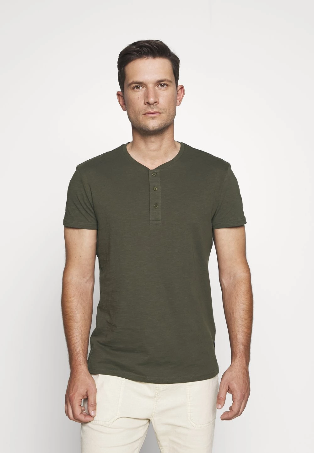 Pier One Prix Gelé T-shirt basique t-shirts col tunisien homme 3 Pier One Prix Gelé T-shirt basique t-shirts col tunisien homme