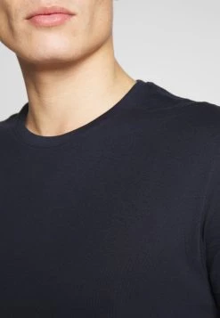 Pier One 2 PACK - T-shirt basique Prix Distinctifs t-shirts col rond homme 22 Pier One 2 PACK - T-shirt basique Prix Distinctifs t-shirts col rond homme -Pas Cher Pier One Boutique de6827f8d2cf4a2c856d09a9d7f8109d