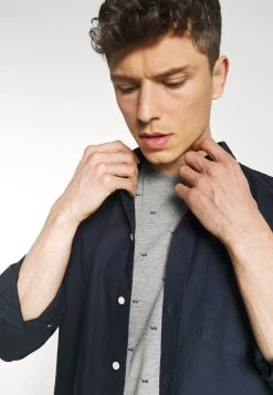 Pier One T-shirt imprimé Prix Allégé t-shirts col rond homme 13 Pier One T-shirt imprimé Prix Allégé t-shirts col rond homme -Pas Cher Pier One Boutique e3884c285e1d4196b2b6f8b7d26bc5dc