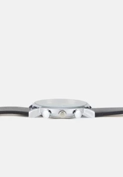 Pier One SET - Montre Meilleure qualité montres et bijoux boucle ardillon homme -Pas Cher Pier One Boutique e39db5c759454fd99c2d2c70bd79f6c9