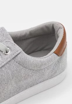 Pier One UNISEX - Baskets basses Assurance De l’Authenticité baskets & sneakers rond -Pas Cher Pier One Boutique e5ca0e45c1bb4e1d99097fe1df4db45d