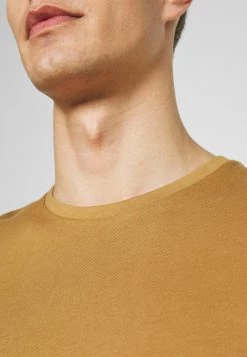 Pier One 5 PACK - T-shirt basique Prix Sacrifiés t-shirts col rond homme 30 Pier One 5 PACK - T-shirt basique Prix Sacrifiés t-shirts col rond homme -Pas Cher Pier One Boutique e6d788f84bb349b1a0ea875ccf85985b