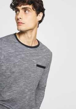 Prix Incroyables Pier One T-shirt à manches longues t-shirts col rond homme 11 Prix Incroyables Pier One T-shirt à manches longues t-shirts col rond homme -Pas Cher Pier One Boutique ef9d5992d5f347e7992cfbd8040ccf7e