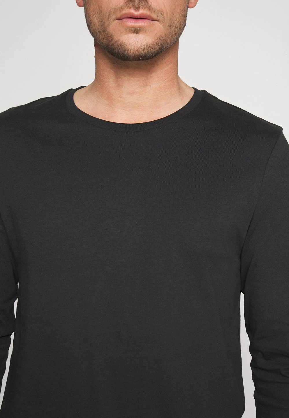 En promotion Pier One 2 PACK - T-shirt à manches longues t-shirts col rond homme 9 En promotion Pier One 2 PACK - T-shirt à manches longues t-shirts col rond homme – Image 7