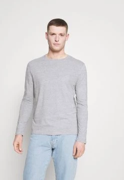 Pier One 5 PACK - T-shirt à manches longues Prix Exclusifs t-shirts col rond homme -Pas Cher Pier One Boutique f1774a4a7a3f444e865f7b6e75b4c3ba