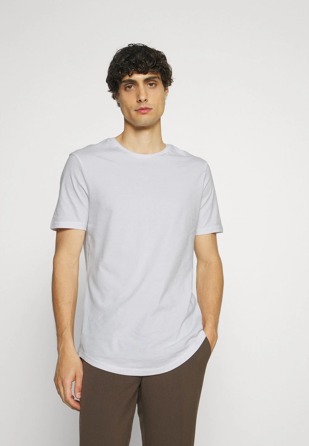 Pier One 50% Off De Vente 5 PACK - T-shirt basique t-shirts col rond homme 4 Pier One 50% Off De Vente 5 PACK - T-shirt basique t-shirts col rond homme – Image 2
