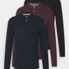 Pier One Prix Imbattable 3 PACK - Polo t-shirts col polo homme -Pas Cher Pier One Boutique f472a17c8d31451cabf6a12e93443aee 1