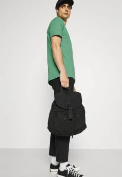 Pier One 5 PACK - T-shirt basique Meilleur Prix Garanti t-shirts col rond homme -Pas Cher Pier One Boutique f75b8dc200be47c2b3fdd4bfec7195a3