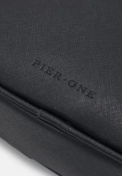 Pier One UNISEX - Sac bandoulière Prix Distinctifs sacs fermeture éclair -Pas Cher Pier One Boutique f832064f585a442fa550d64b5a283490