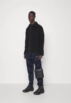 Pier One Pas Cher TIE DYE JOGGER - Pantalon de survêtement pantalons normale homme -Pas Cher Pier One Boutique fcda5eeb448c4c07bc48e3ade28ed0ea