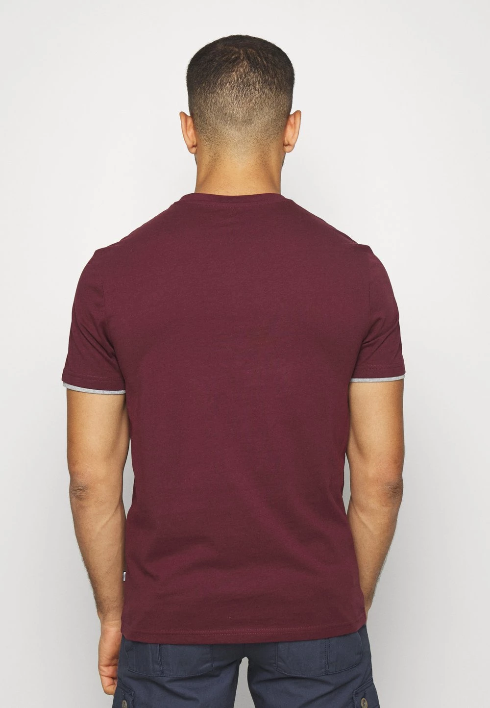 Pier One Prix Allégé T-shirt basique t-shirts & polos col en v homme 5 Pier One Prix Allégé T-shirt basique t-shirts & polos col en v homme – Image 3