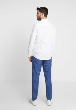 Pier One 2 PACK - Chemise classique Prix Usine costumes & cravates col kent homme 13 Pier One 2 PACK - Chemise classique Prix Usine costumes & cravates col kent homme -Pas Cher Pier One Boutique fe3882eaf28b48838ea76cbb4b0ad904