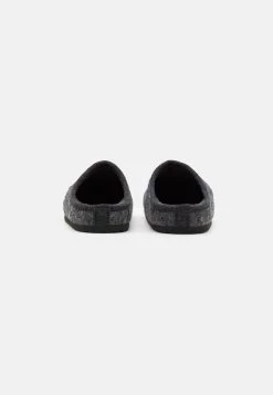 Pier One UNISEX - Chaussons Soldes rond homme 12 Pier One UNISEX - Chaussons Soldes rond homme -Pas Cher Pier One Boutique ff82422ba7554556b42a0954e09f3430
